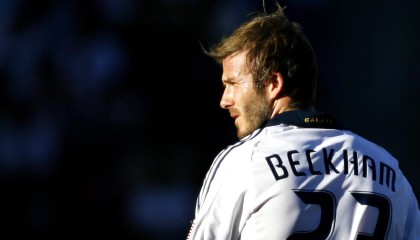 开云电竞中国-足球公益广告频繁出现在城市地标，足球公益广告频繁出现在城市地标中